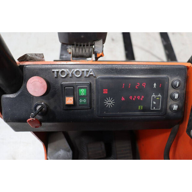 2008 BT FRE270-46810781