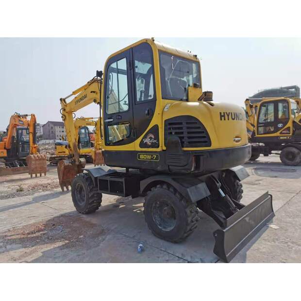 2022 هيونداي R60W-7-46812574