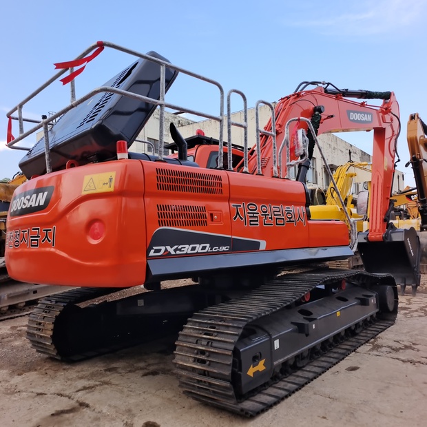 2024 Doosan DX300-46812692