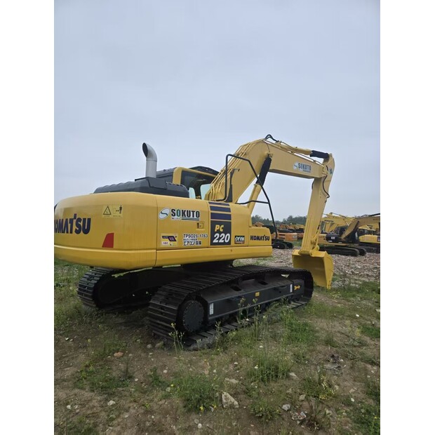 2024 كوماتسو PC220-46812889