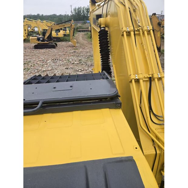 2024 كوماتسو PC220-46812899