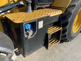 2017-caterpillar-432f2-1447286-46813564