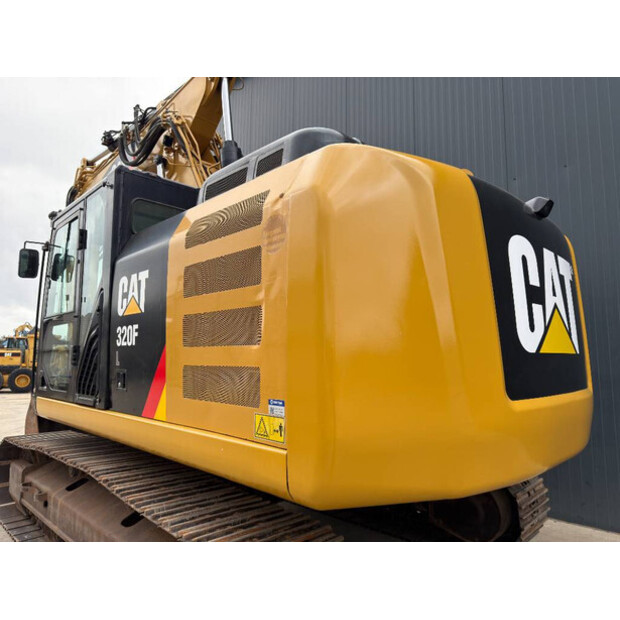 2016 Caterpillar 320FL-46813860