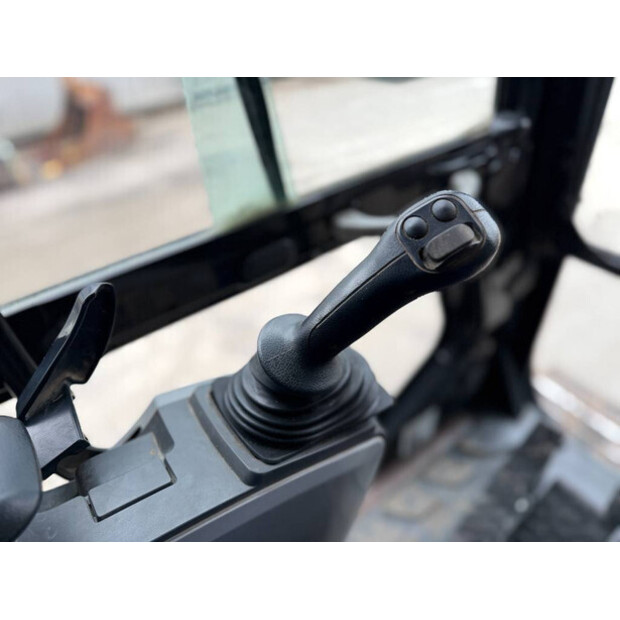 2016 Caterpillar 320FL-46813898