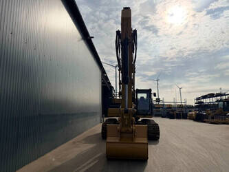 2020-caterpillar-330-1447298-46814093