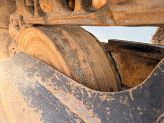 2020-caterpillar-330-1447298-46814105