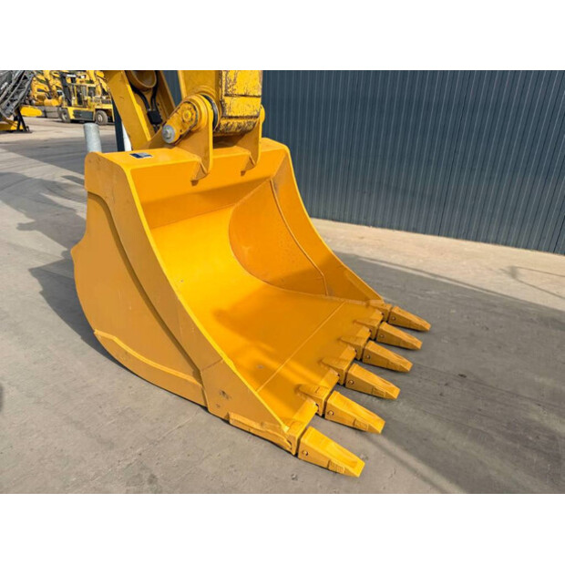 2020 Caterpillar 330-46814113