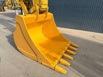 2020-caterpillar-330-1447298-46814113