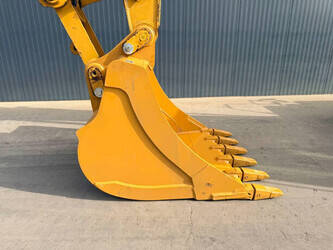 2020-caterpillar-330-1447298-46814114