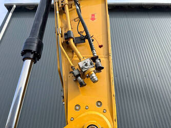 2020-caterpillar-330-1447298-46814118