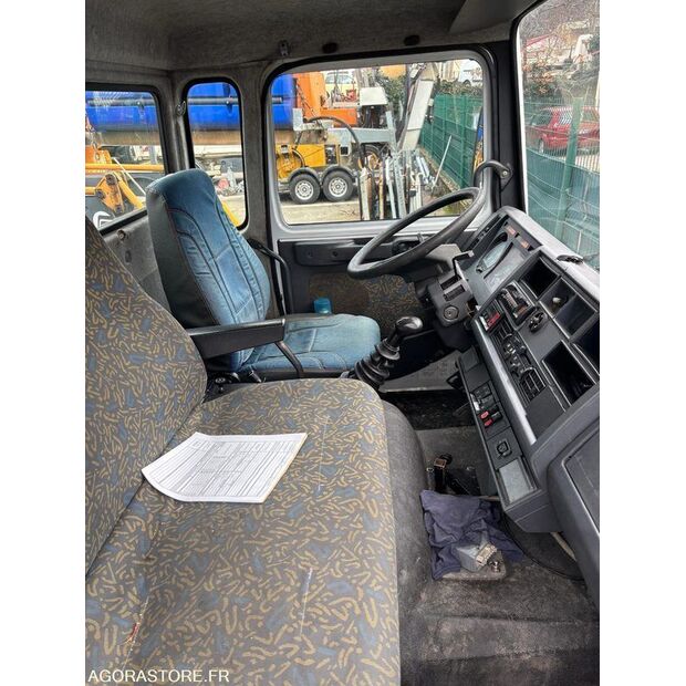 1999 Renault M150-46832310