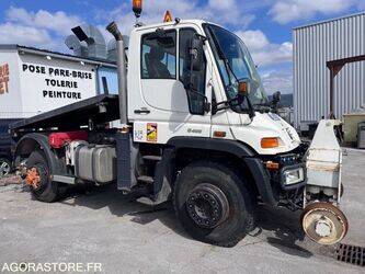 Image de VÉHICULES UTILITAIRES 2004 Mercedes-Benz UNIMOG U400