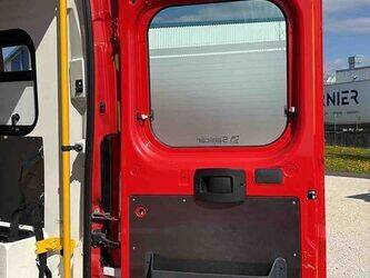 2012-peugeot-boxer-1447499-46833100