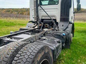 2012-renault-premium-1447502-46833181