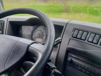 2012-renault-premium-1447502-46833189