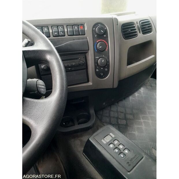 2012 Renault PREMIUM-46833190