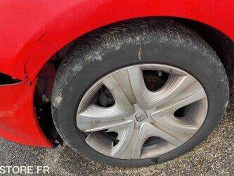 2014-renault-clio-1447511-46833617