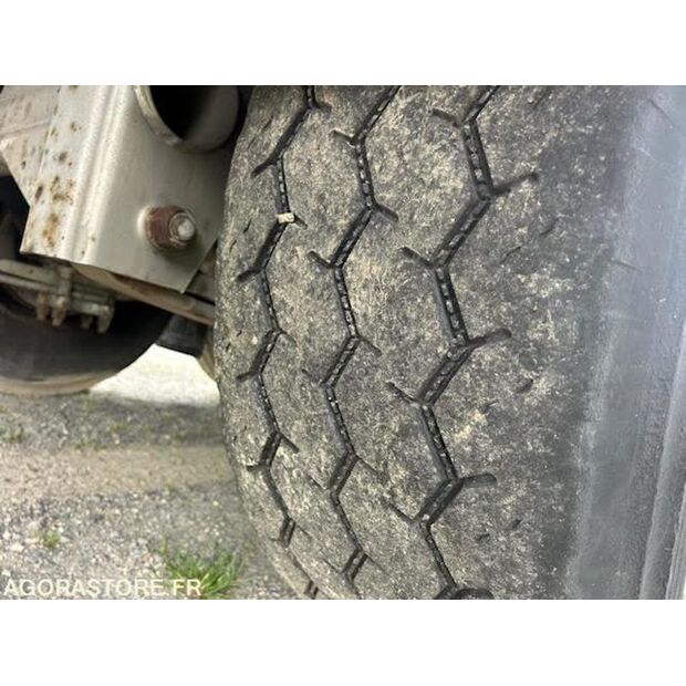 1998 تريلور-46833793