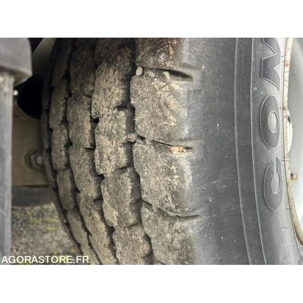 1998 تريلور-46833795