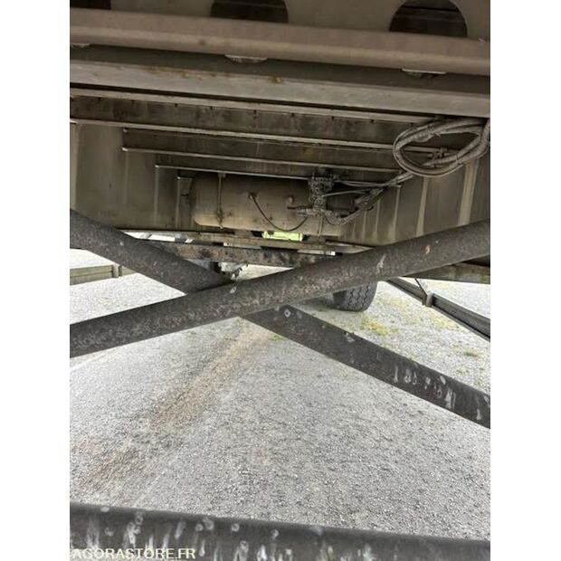 1998 تريلور-46833797