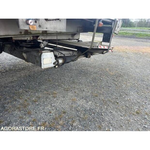 1998 تريلور-46833798