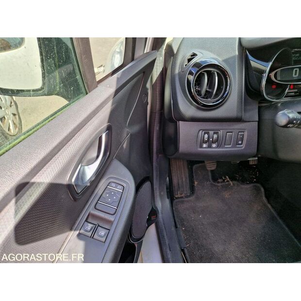 2017 Renault Clio-46834010