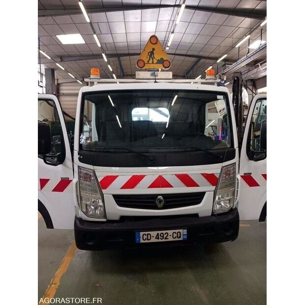 2012 Renault Maxity-46834213