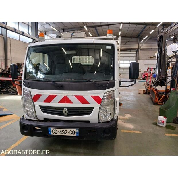 2012 Renault Maxity-46834214