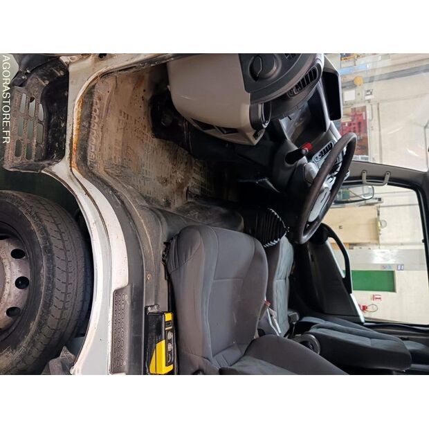 2012 Renault Maxity-46834220