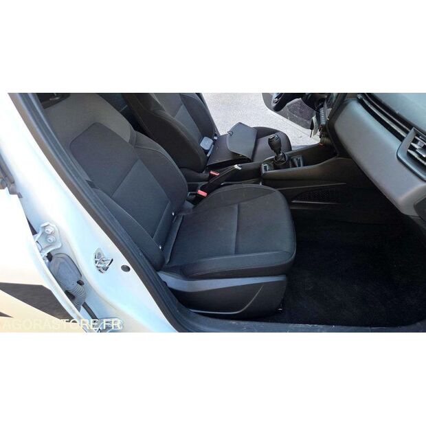 2020 رينو Clio-46834376