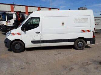 2014-renault-master-1447553-46834390