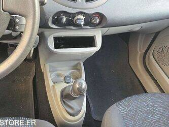 2009-renault-twingo-1447555-46834421