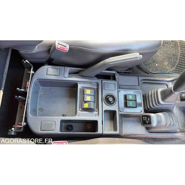 2004 MITSUBISHI Pajero-46834865