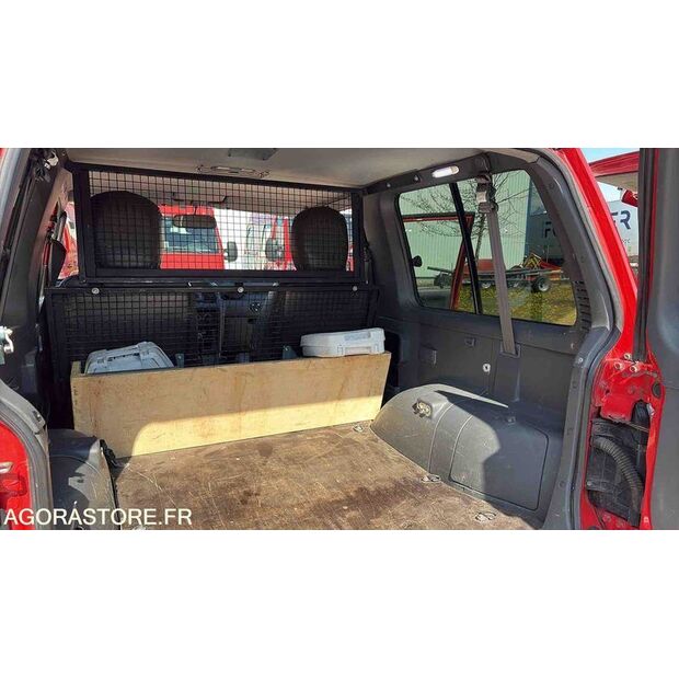 2004 MITSUBISHI Pajero-46834869