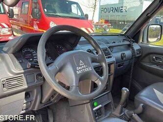 2004-mitsubishi-pajero-1447108-46834883