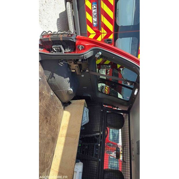 2004 MITSUBISHI Pajero-46834887