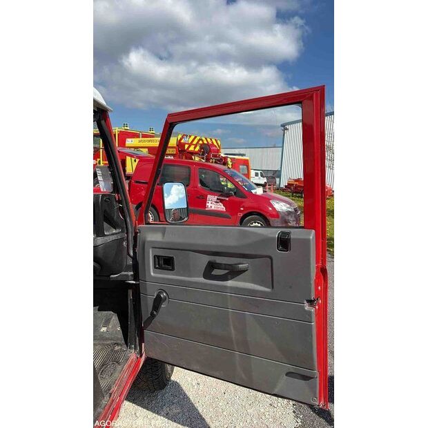 2003 لاند روفر Defender-46834948