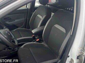 2020-dacia-duster-1447129-46835067