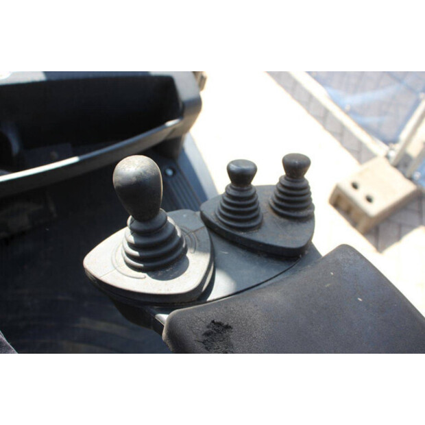 2003 ليندي H30D-46836490