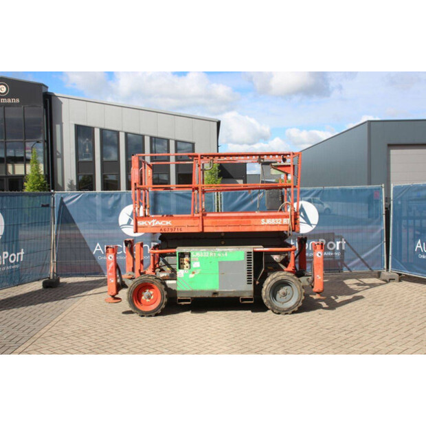 2015 SkyJack SJ6832RT-46836772