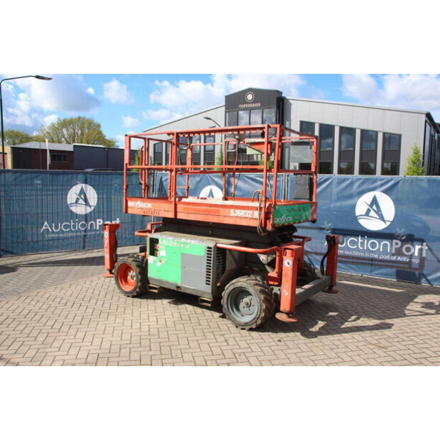 2015 SkyJack SJ6832RT-46836773