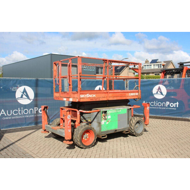 2015 SkyJack SJ6832RT-46836778