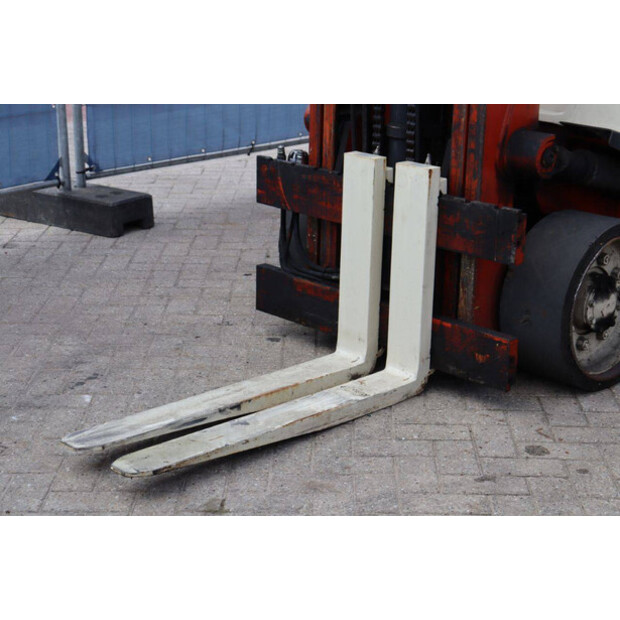 1995 نيسان KCUGH02F350-46837255