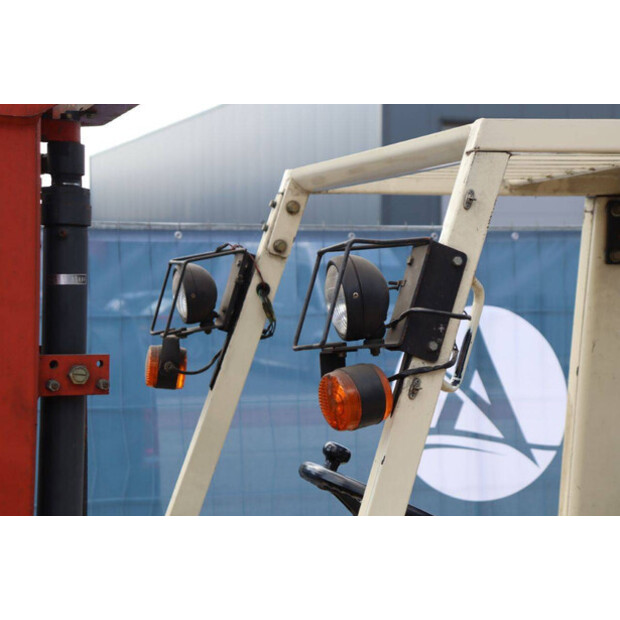 1995 نيسان KCUGH02F350-46837258