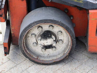 1995-nissan-kcugh02f350-1447652-46837259