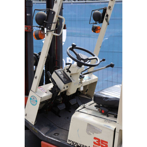 1995 نيسان KCUGH02F350-46837274