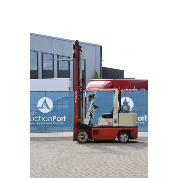 1995 نيسان KCUGH02F350-46837286