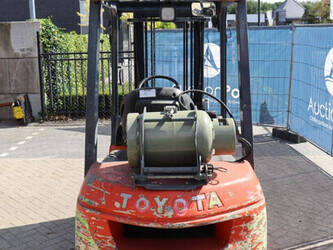 2011-toyota-42-7fgf25-1447655-46837373