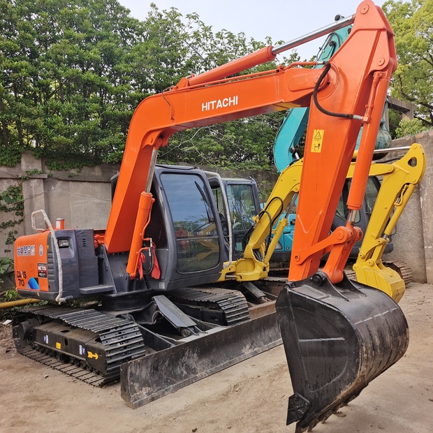 2025 هيتاشى ZAXIS 70-46837561