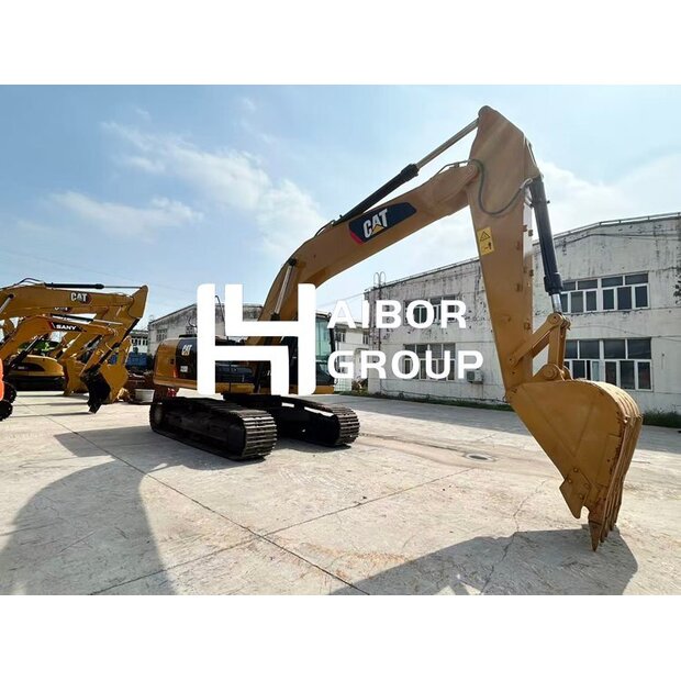 2017 Caterpillar 320D-46838825